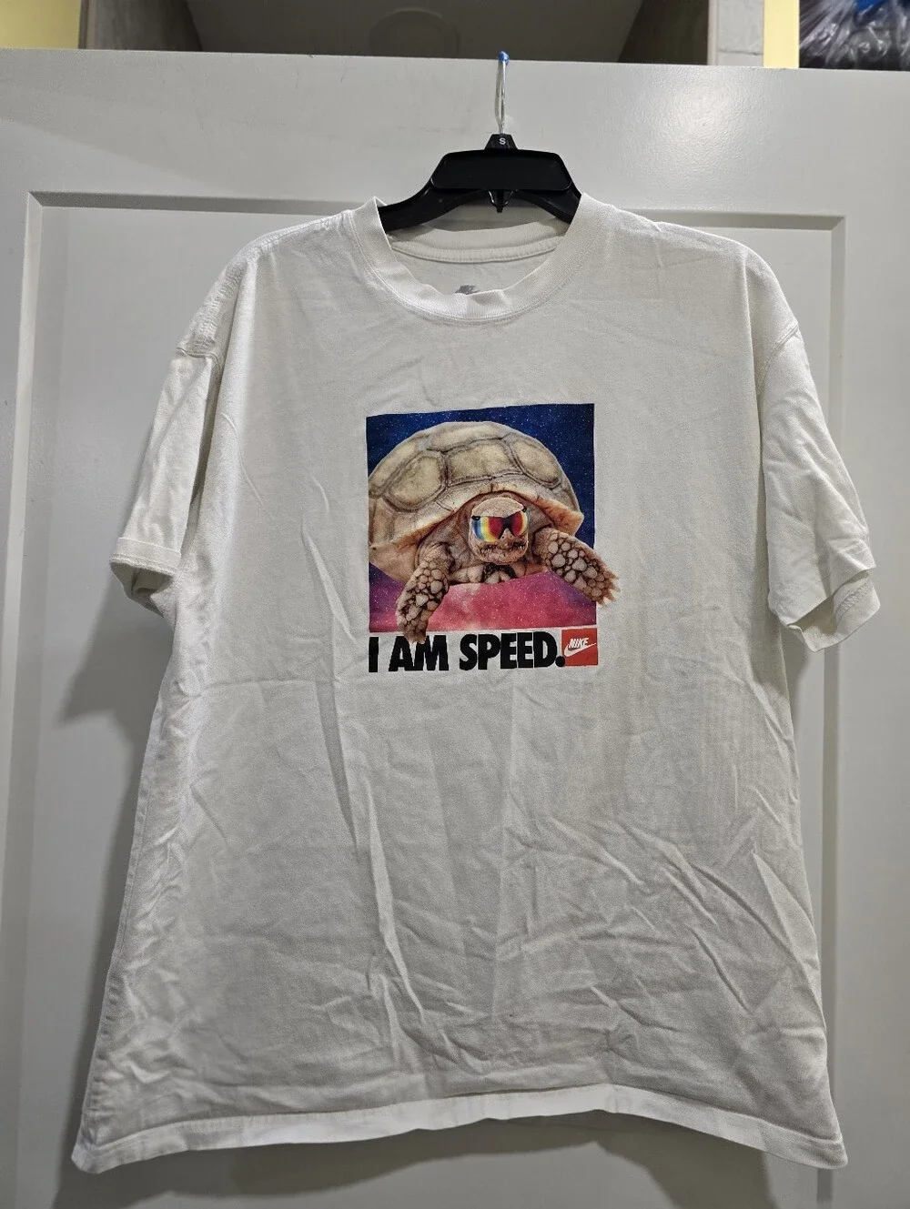 Nike, Suize L, White Short-Sleeve Tee with Colorful Turtle Graphic, 